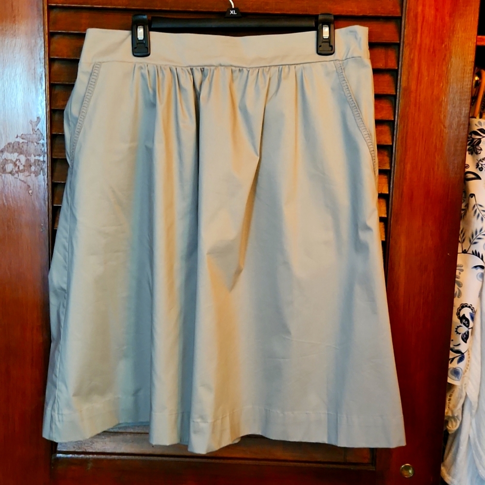 Apt. 9 tan knee kength skirt with ekeastic band XL